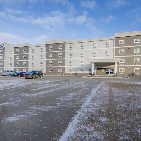 Quality Inn & Suites Kindersley Exterior photo