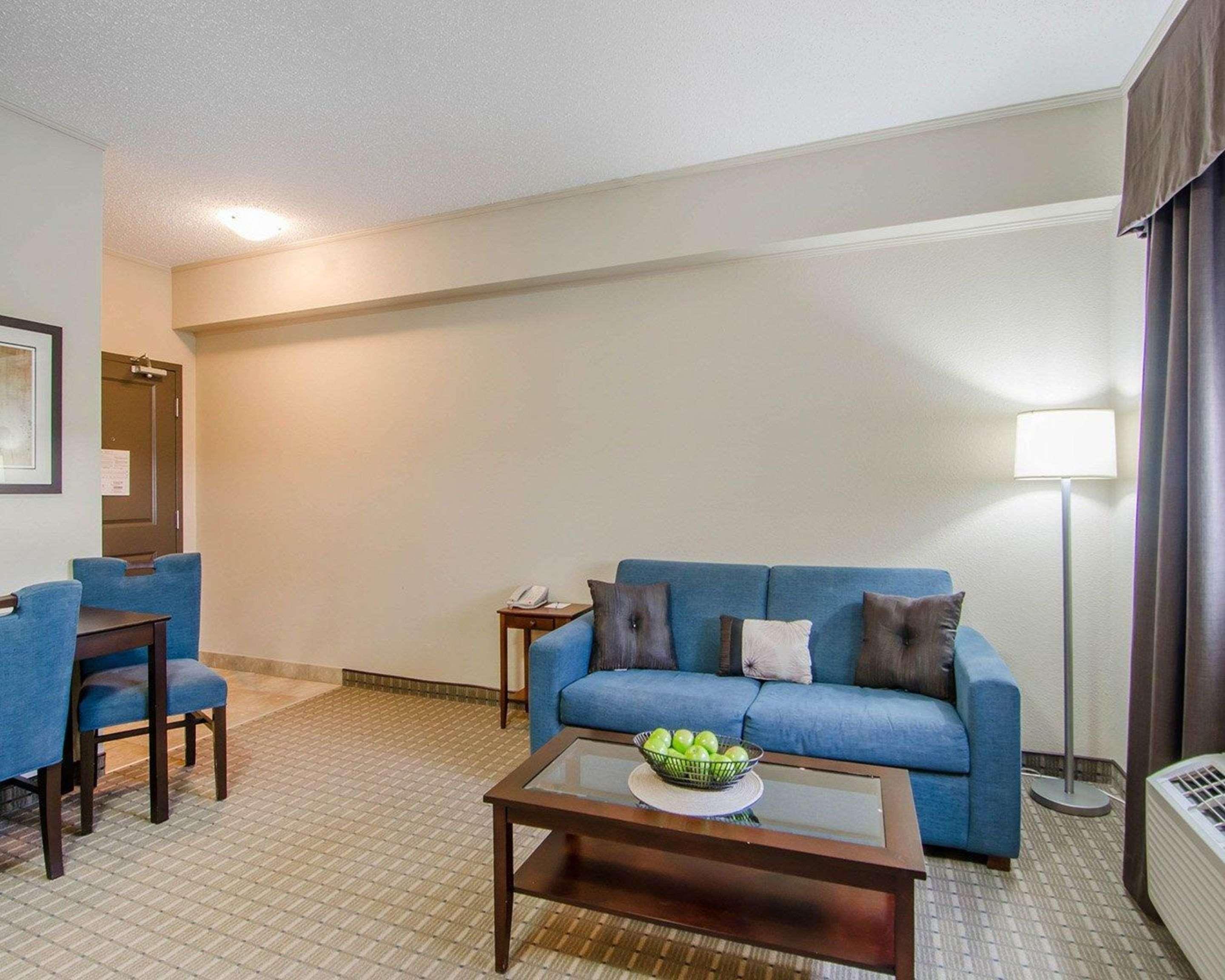 Quality Inn & Suites Kindersley Exterior photo