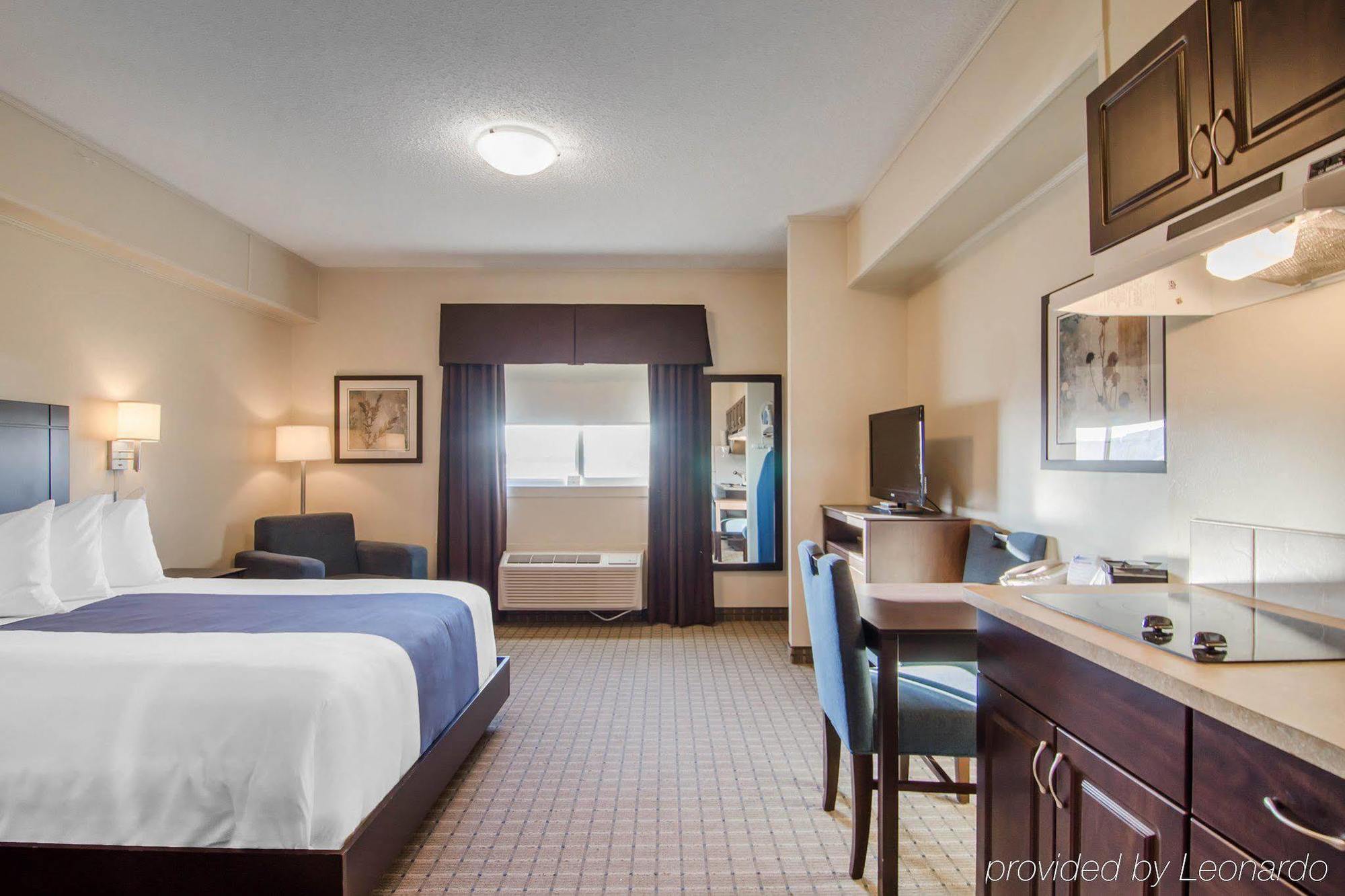 Quality Inn & Suites Kindersley Exterior photo