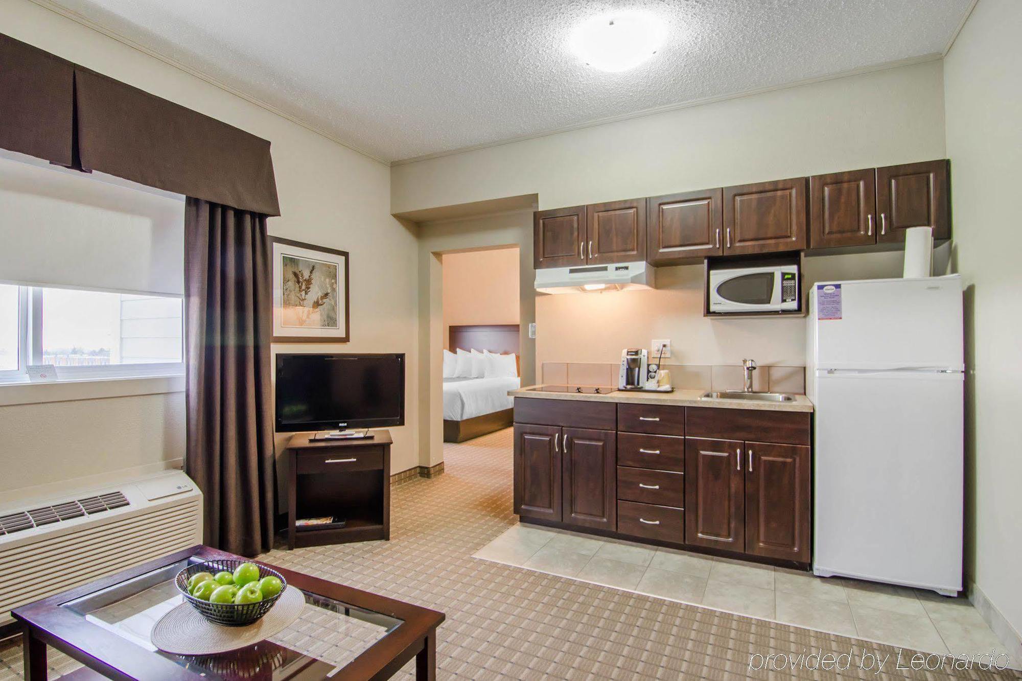 Quality Inn & Suites Kindersley Exterior photo