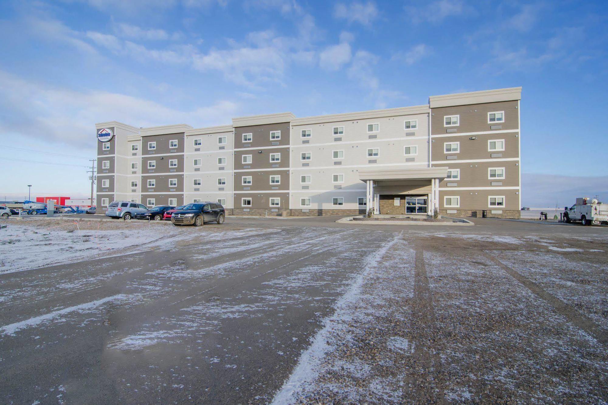 Quality Inn & Suites Kindersley Exterior photo